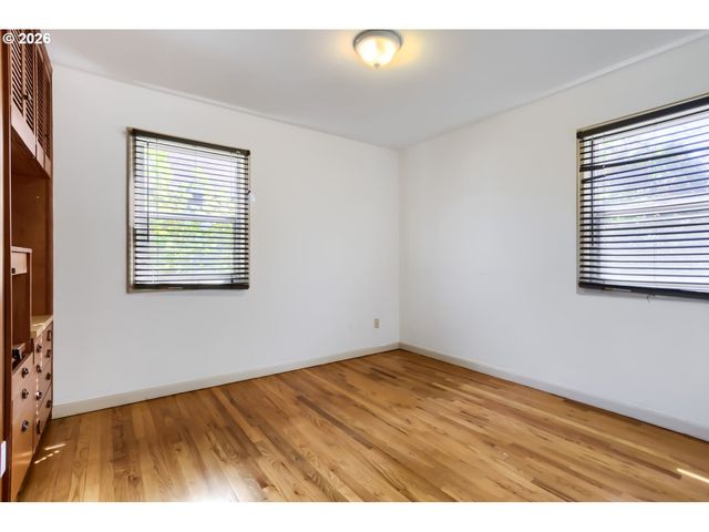 9320 Se YAMHILL St, Portland, OR 97216
