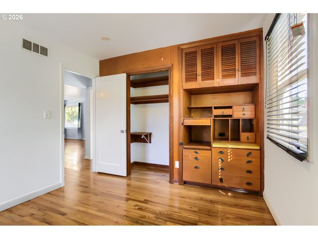 9320 Se YAMHILL St, Portland, OR 97216
