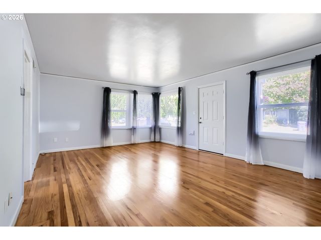9320 Se YAMHILL St, Portland, OR 97216