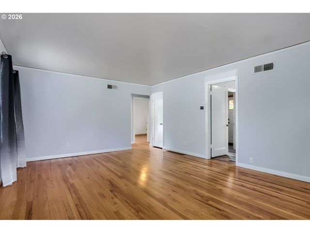 9320 Se YAMHILL St, Portland, OR 97216