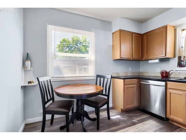 9320 Se YAMHILL St, Portland, OR 97216