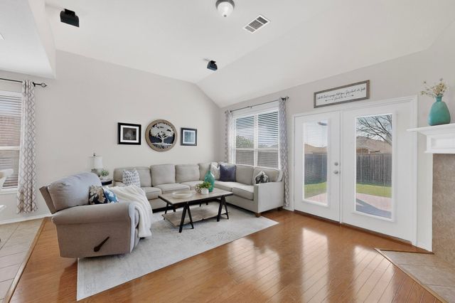 9009 Golden Sunset Trail, Fort Worth, TX 76244