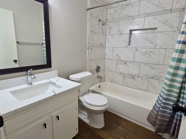 209 E Eller Avenue, Crowley, TX 76036