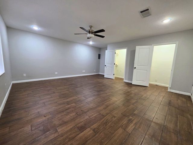 209 E Eller Avenue, Crowley, TX 76036