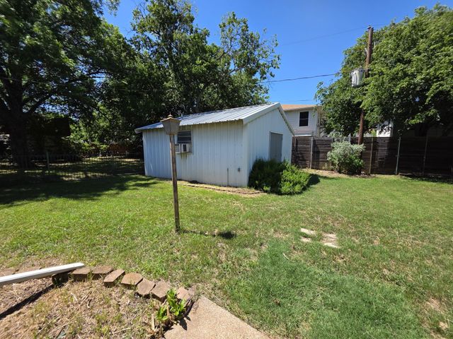 209 E Eller Avenue, Crowley, TX 76036