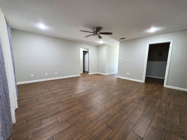 209 E Eller Avenue, Crowley, TX 76036