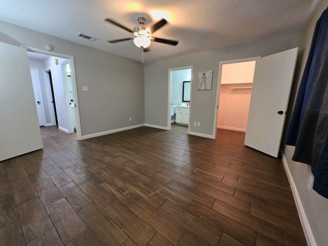 209 E Eller Avenue, Crowley, TX 76036