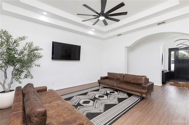 107 E Esperanza Avenue, Mission, TX 78574