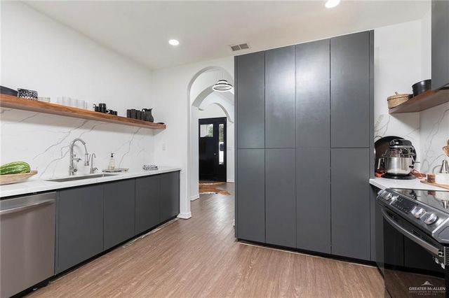 107 E Esperanza Avenue, Mission, TX 78574