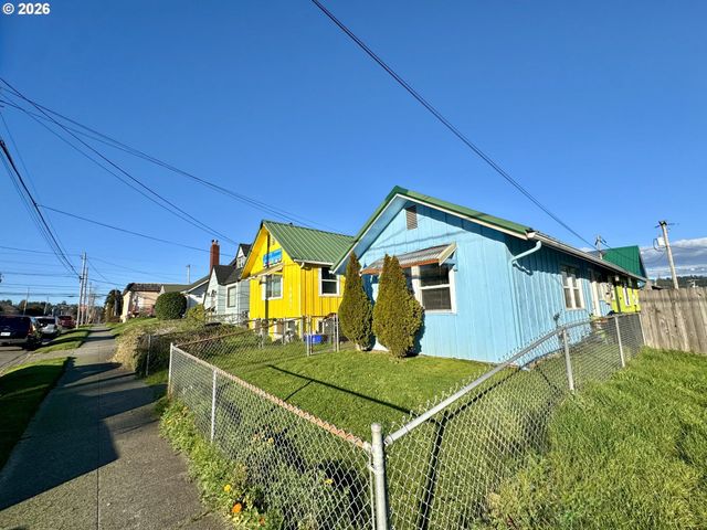 1032 S 4th St, Coos Bay, OR 97420