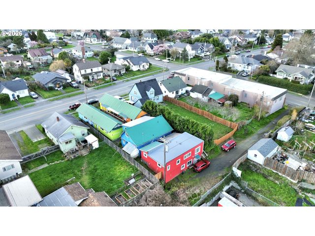 1032 S 4th St, Coos Bay, OR 97420