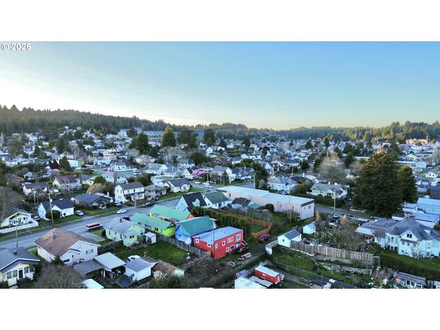 1032 S 4th St, Coos Bay, OR 97420