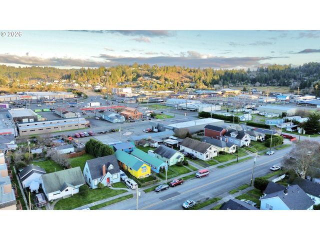 1032 S 4th St, Coos Bay, OR 97420