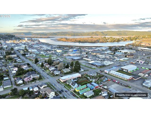 1032 S 4th St, Coos Bay, OR 97420