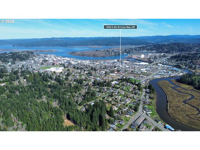 1032 S 4th St, Coos Bay, OR 97420