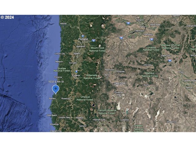 1032 S 4th St, Coos Bay, OR 97420