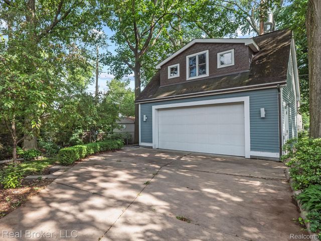 1574 Cole Street, Birmingham, MI 48009