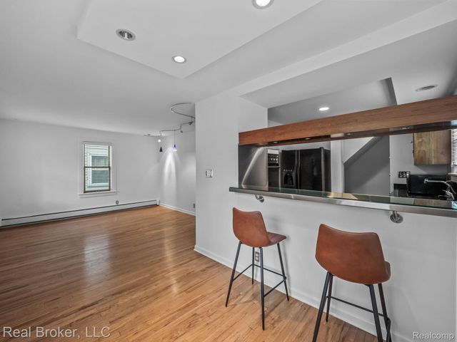 1574 Cole Street, Birmingham, MI 48009