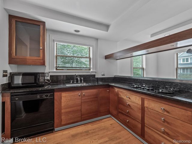 1574 Cole Street, Birmingham, MI 48009