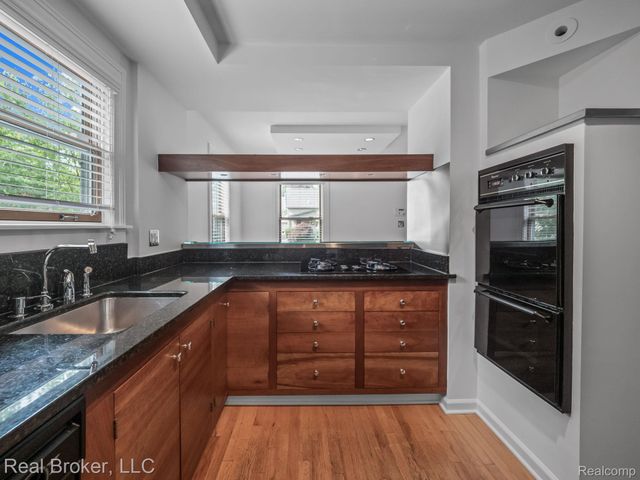 1574 Cole Street, Birmingham, MI 48009