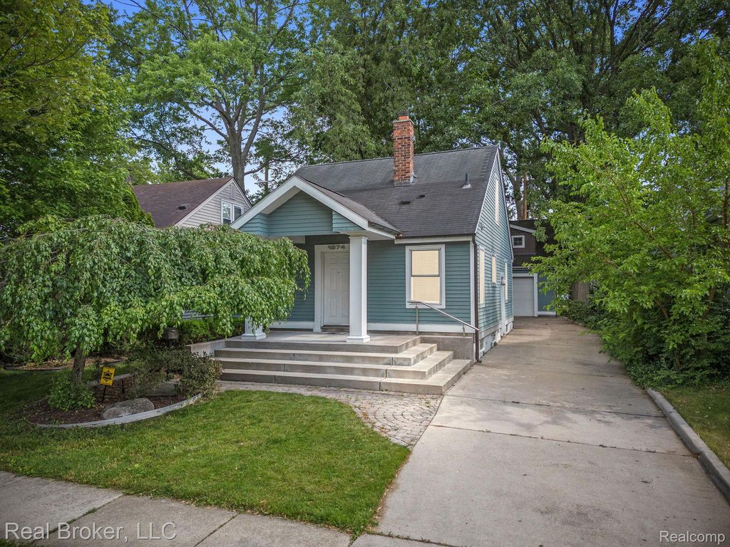 1574 Cole Street, Birmingham, MI 48009