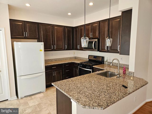 20323 SWALLOW POINT RD, Gaithersburg, MD 20886