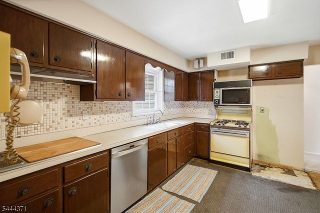 378 FOREST HILL WAY, Mountainside Boro, NJ 07092