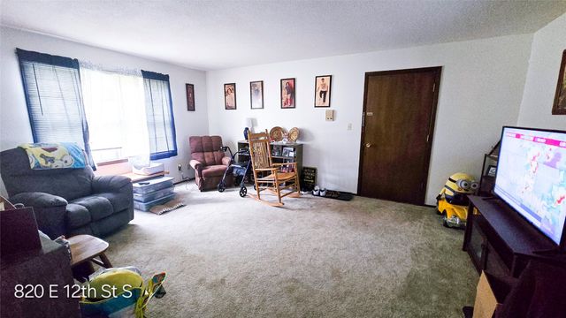 824 & 820 E 12th Street S, Newton, IA 50208