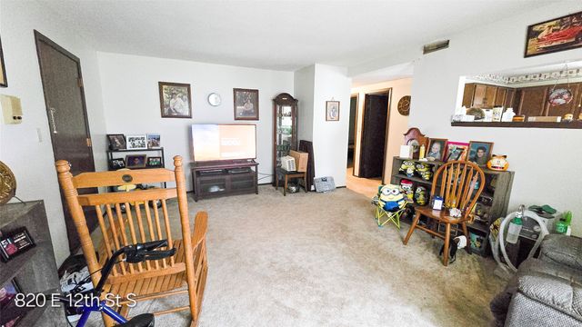 824 & 820 E 12th Street S, Newton, IA 50208