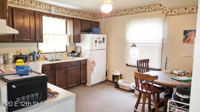 824 & 820 E 12th Street S, Newton, IA 50208