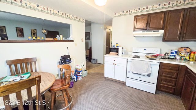 824 & 820 E 12th Street S, Newton, IA 50208