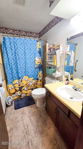 824 & 820 E 12th Street S, Newton, IA 50208