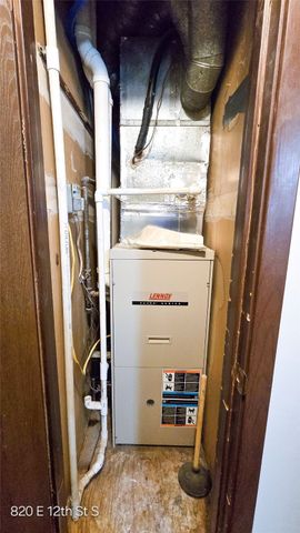 824 & 820 E 12th Street S, Newton, IA 50208