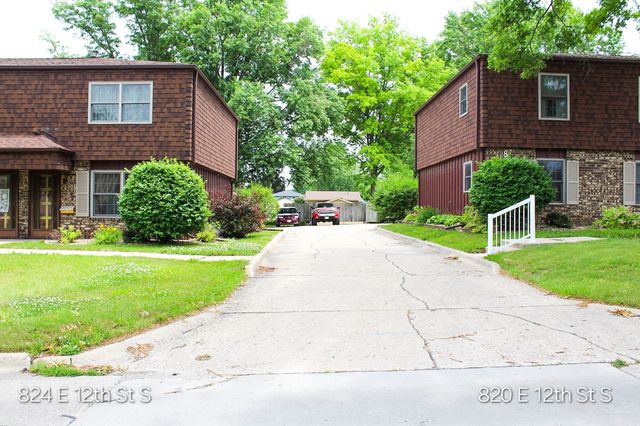 824 & 820 E 12th Street S, Newton, IA 50208