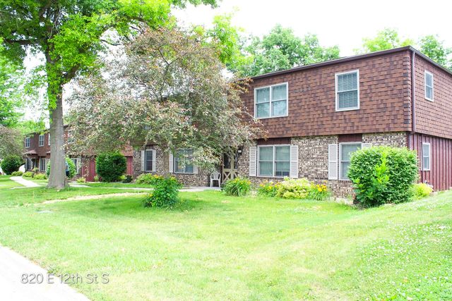 824 & 820 E 12th Street S, Newton, IA 50208