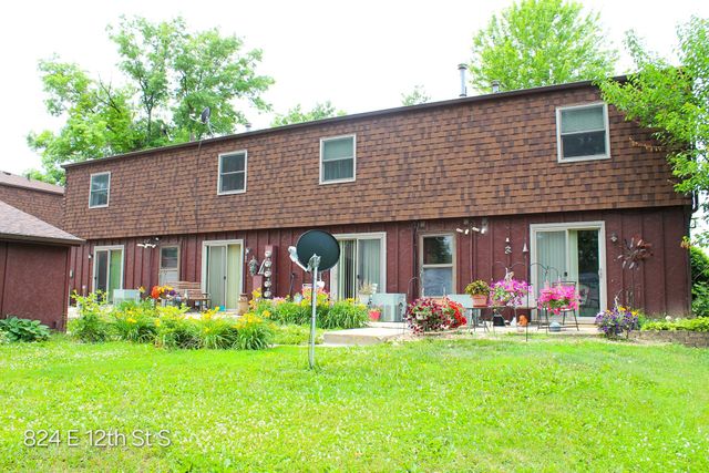 824 & 820 E 12th Street S, Newton, IA 50208