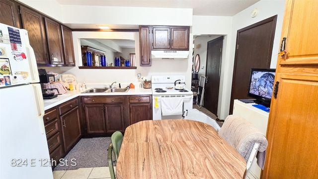 824 & 820 E 12th Street S, Newton, IA 50208