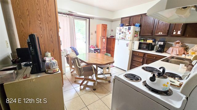 824 & 820 E 12th Street S, Newton, IA 50208