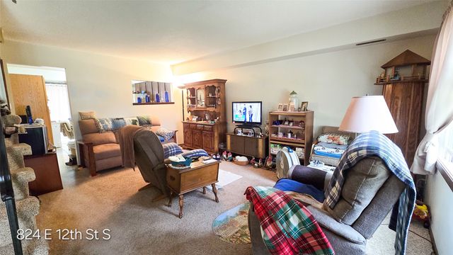 824 & 820 E 12th Street S, Newton, IA 50208