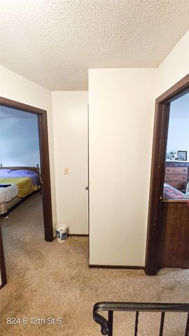 824 & 820 E 12th Street S, Newton, IA 50208