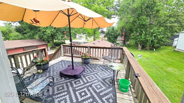 824 & 820 E 12th Street S, Newton, IA 50208