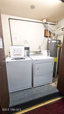 824 & 820 E 12th Street S, Newton, IA 50208