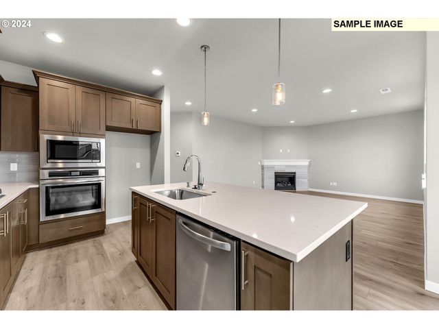 995 Ne SAGEBRUSH Dr, Estacada, OR 97023