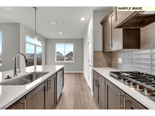 995 Ne SAGEBRUSH Dr, Estacada, OR 97023