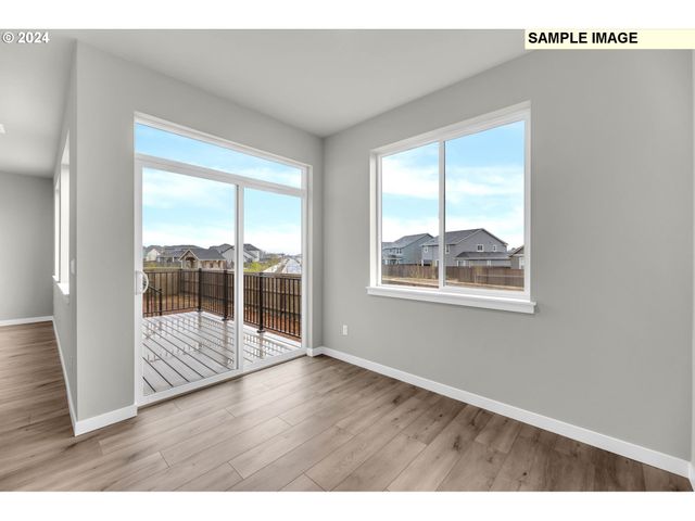 995 Ne SAGEBRUSH Dr, Estacada, OR 97023