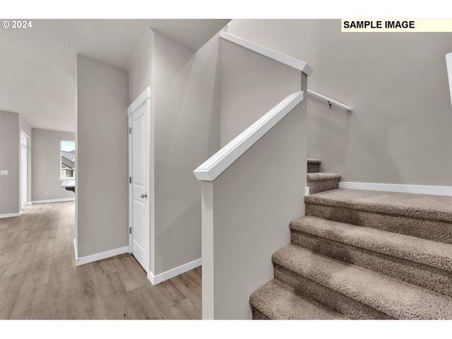 995 Ne SAGEBRUSH Dr, Estacada, OR 97023