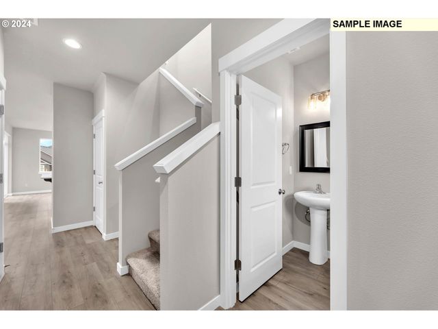 995 Ne SAGEBRUSH Dr, Estacada, OR 97023