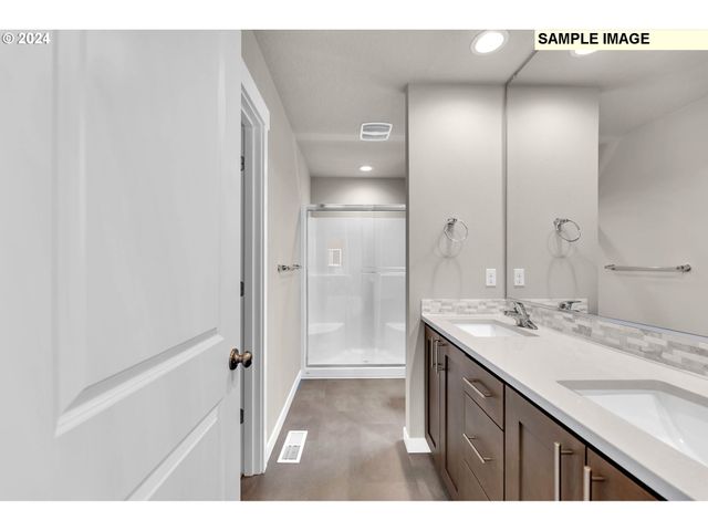 995 Ne SAGEBRUSH Dr, Estacada, OR 97023