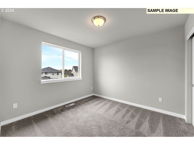 995 Ne SAGEBRUSH Dr, Estacada, OR 97023