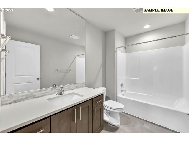 995 Ne SAGEBRUSH Dr, Estacada, OR 97023